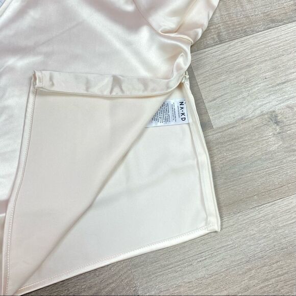 NA-KD Reborn Satin Shirred Side One Shoulder Crop Top Ivory XS 34 - Picture 11 of 16